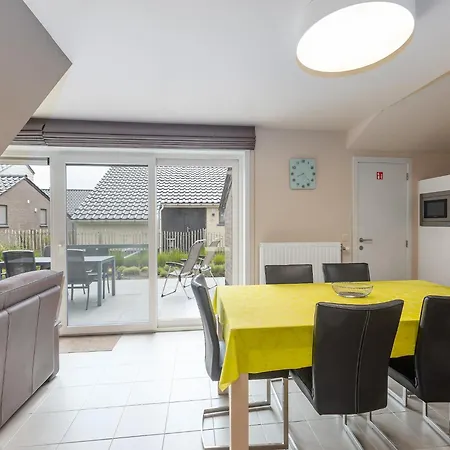 Within Walking Distance Of The Sea Lombardsijde