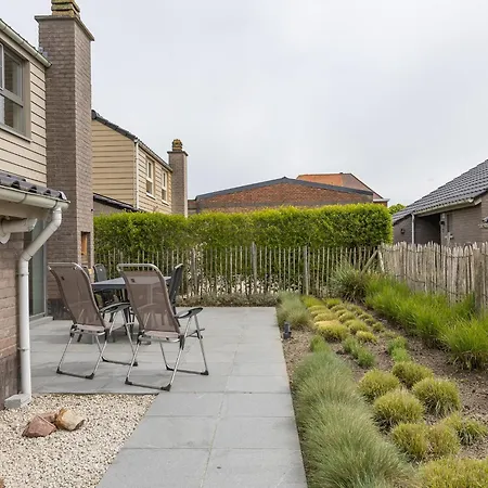 Within Walking Distance Of The Sea Lombardsijde